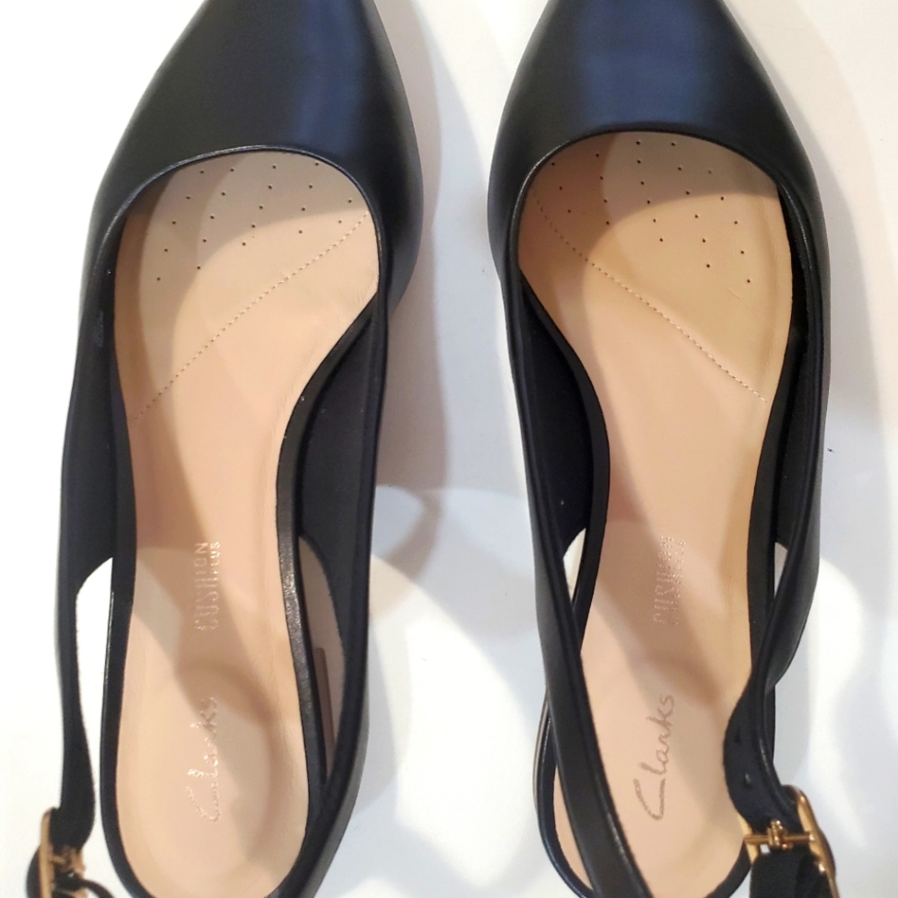New Clarks Women flat leather shoes 9 9 1/2